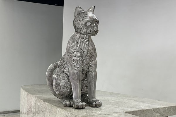 Custom Stainless Steel Cat Sculpture – Handcrafted Animal Art for Indoor & Outdoor Spaces